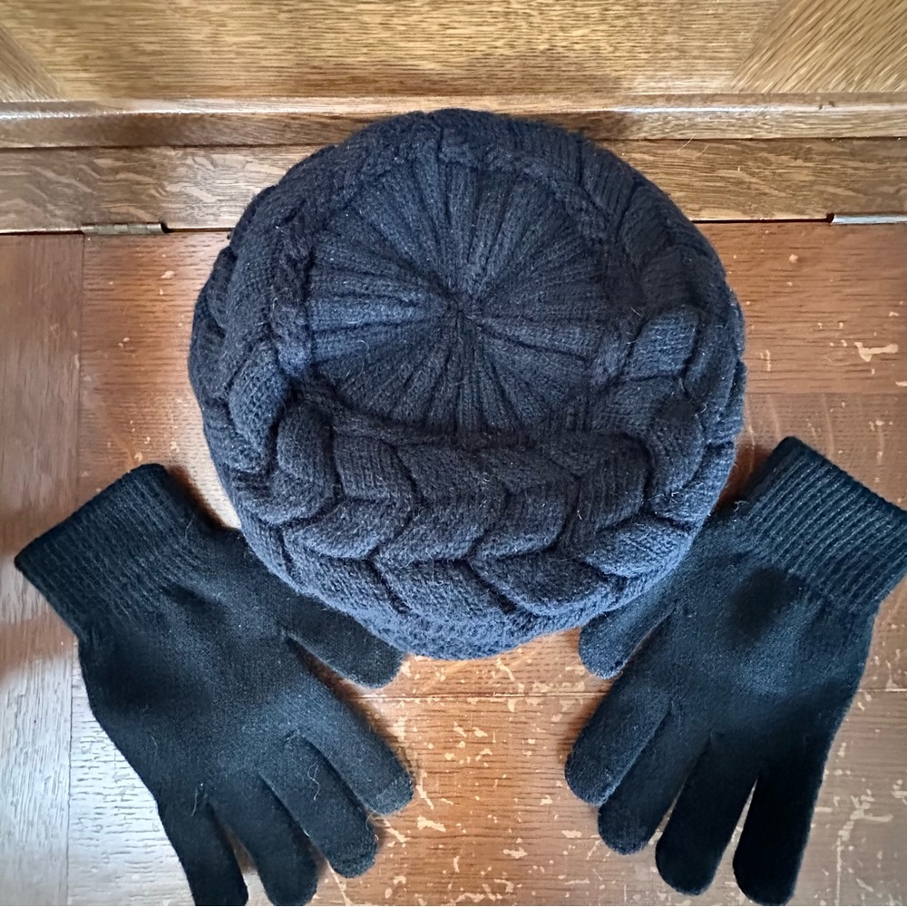 Black Knit Newsboy Hat and Gloves Set